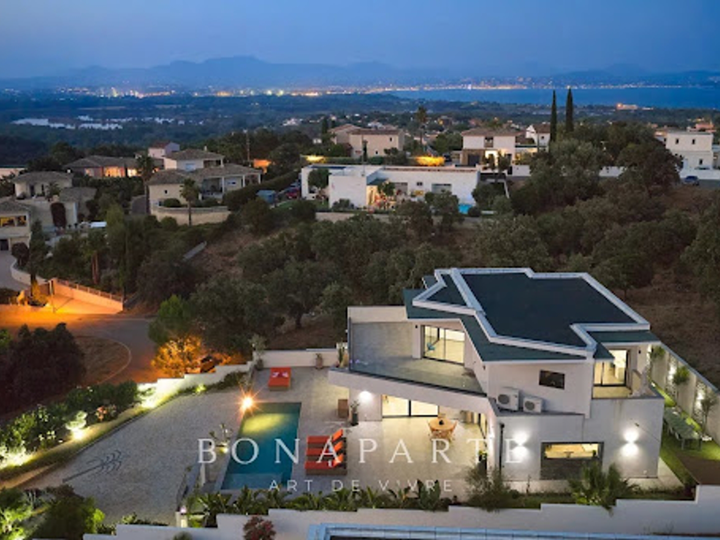 Maison à vendre - 6 pièces - 225m2 - Fréjus (83370)