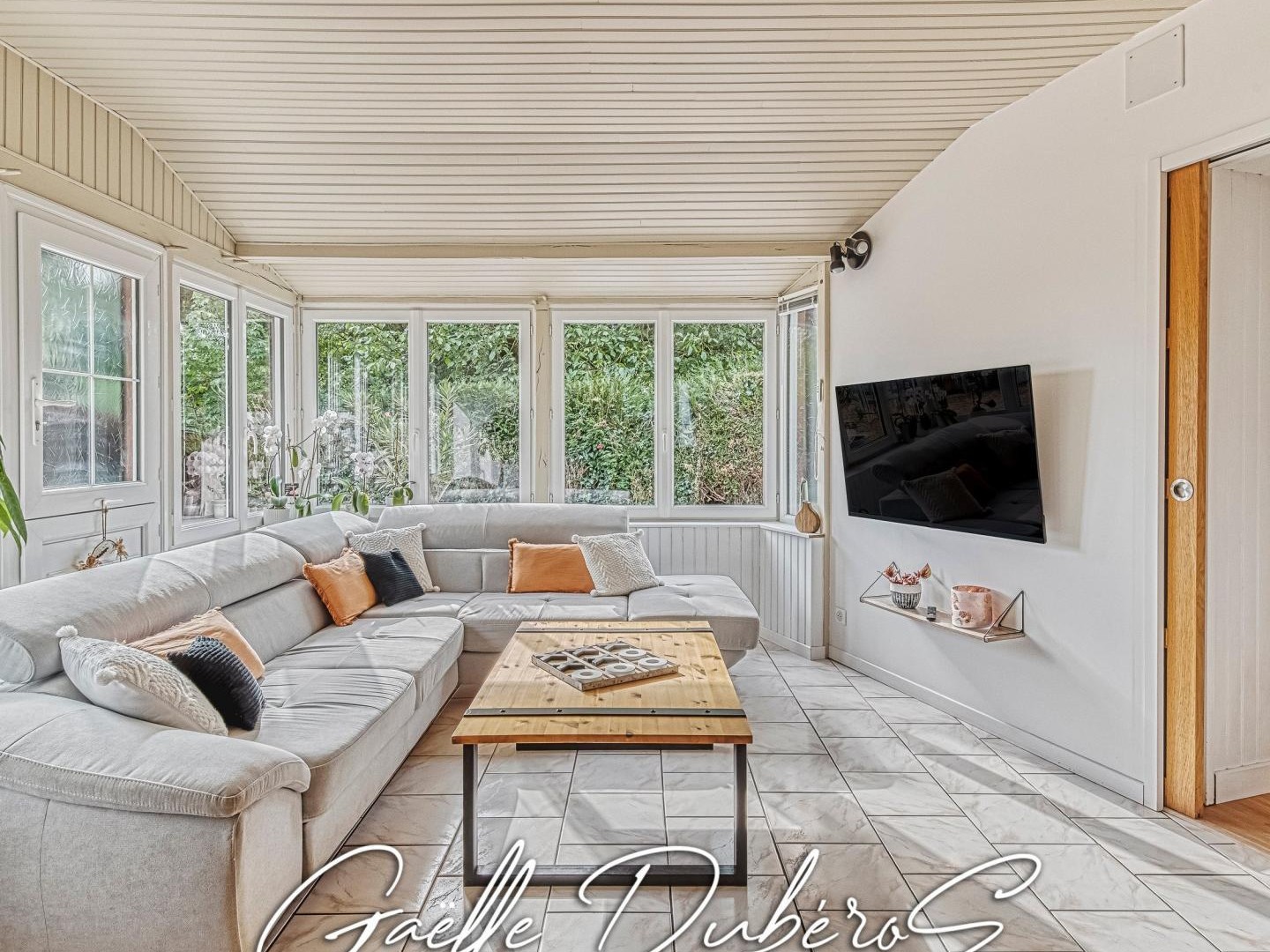 Belle maison 3 chambres avec beau studio + piscine *** Pré visite 3D disponible sur demande***