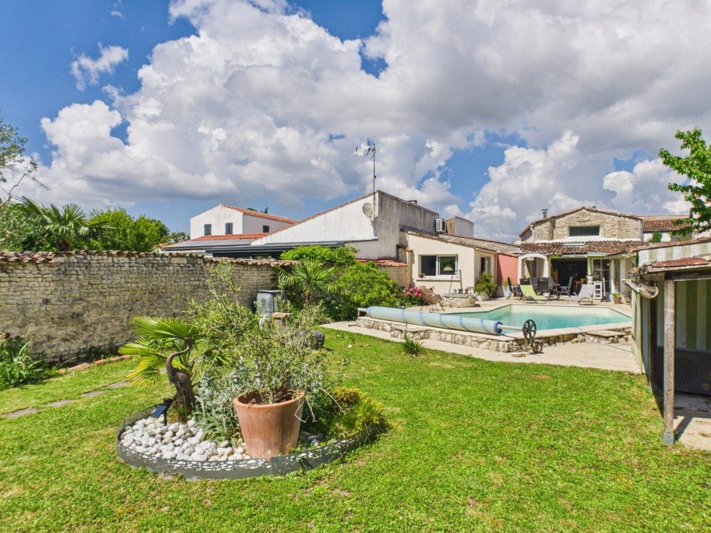 Maison à vendre - 6 pièces - 174m2 - La Jarne (17220)