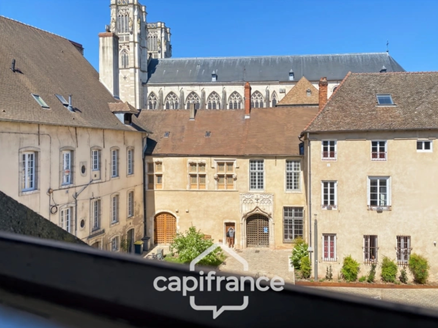 Appartement à vendre - 7 pièces - 133m2 - Chalon-Sur-Saône (71100)
