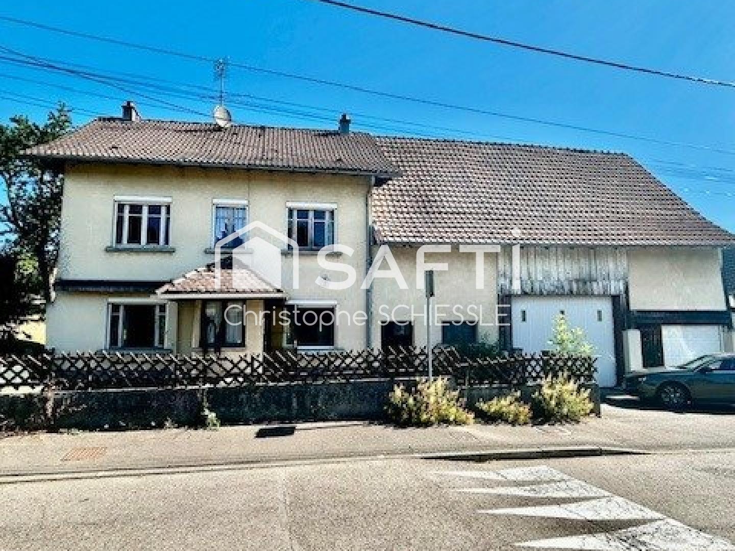 Corps de ferme de 113 M2 avec grange et garage