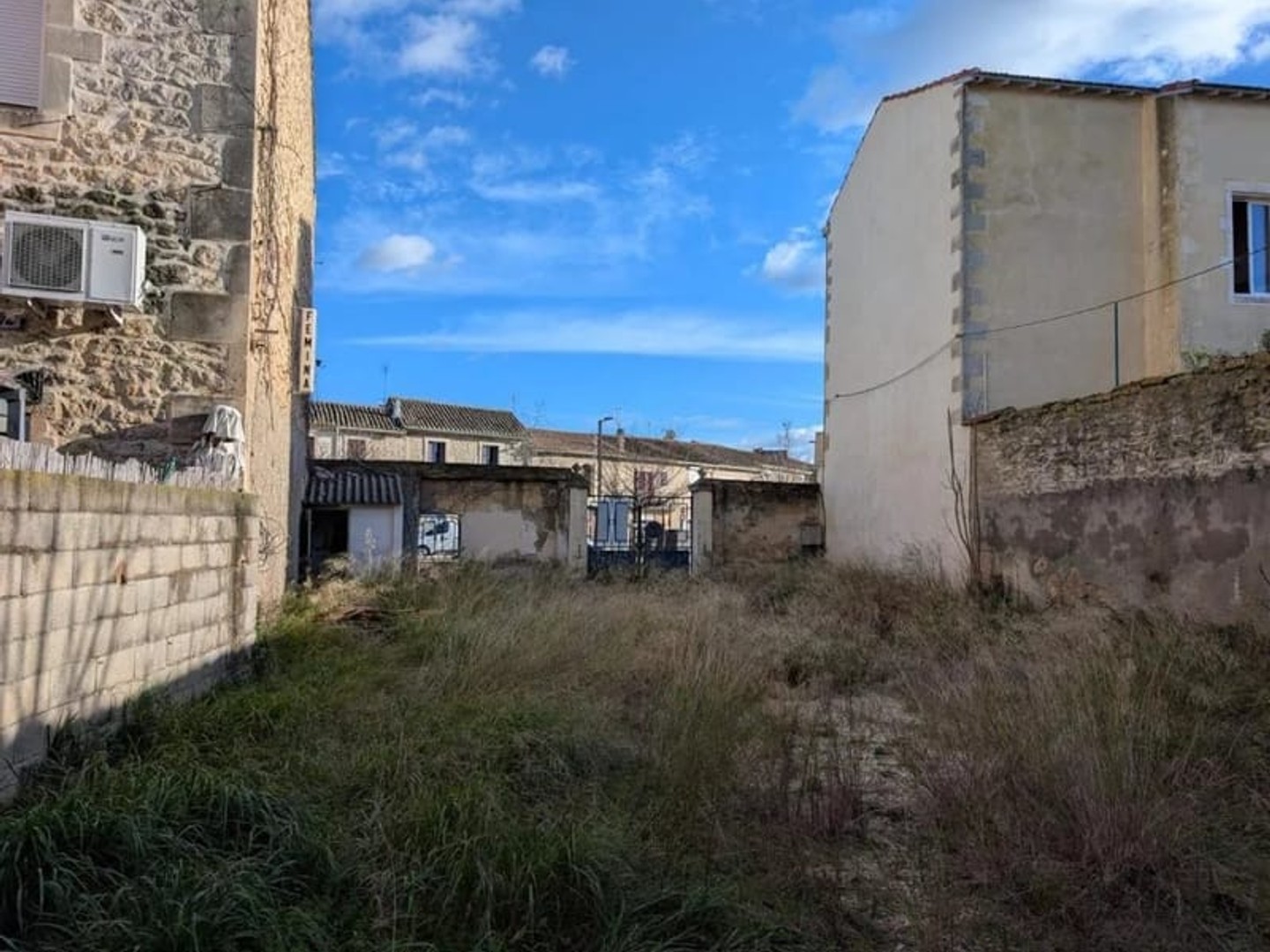 Immeuble à vendre - 4 pièces - 437m2 - Saint-Gilles (30800)