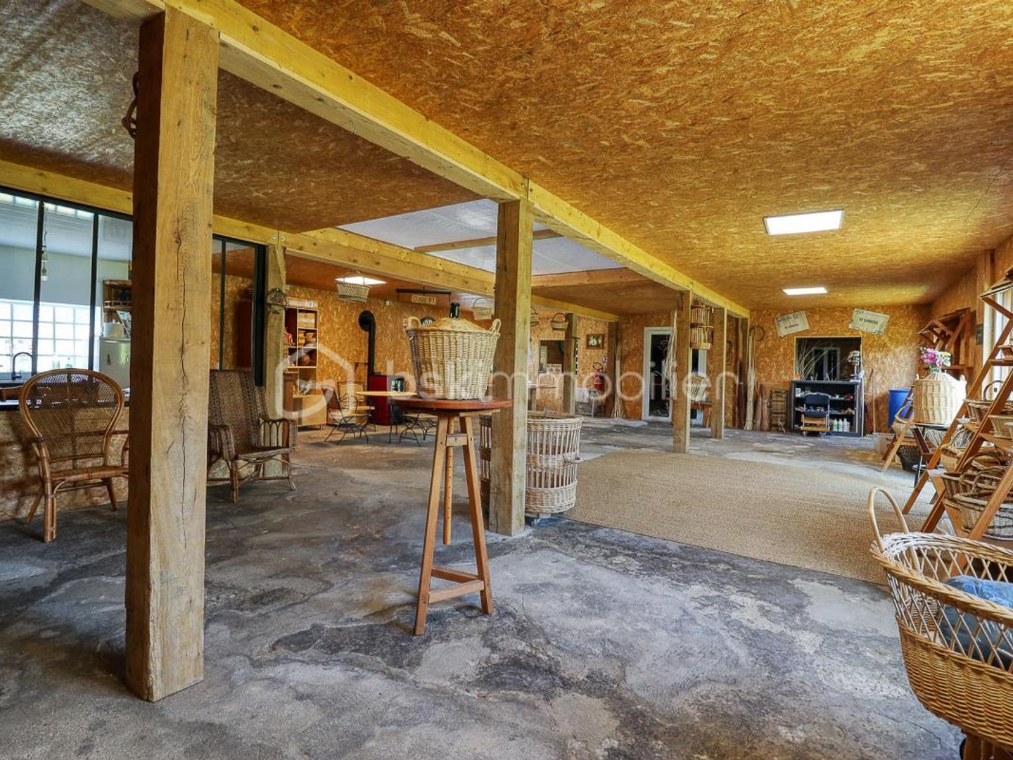 Immeuble à vendre - 3 pièces - 600m2 - Crèvecoeur-Le-Grand (60360)