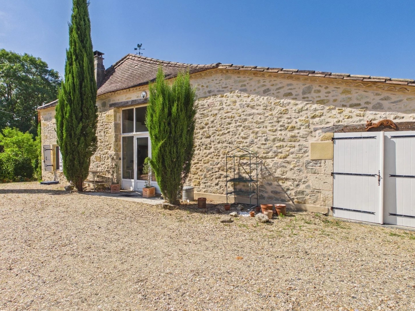 Charmante ferme avec maison d'amis, grange, piscine et vue panoramique sur la campagne