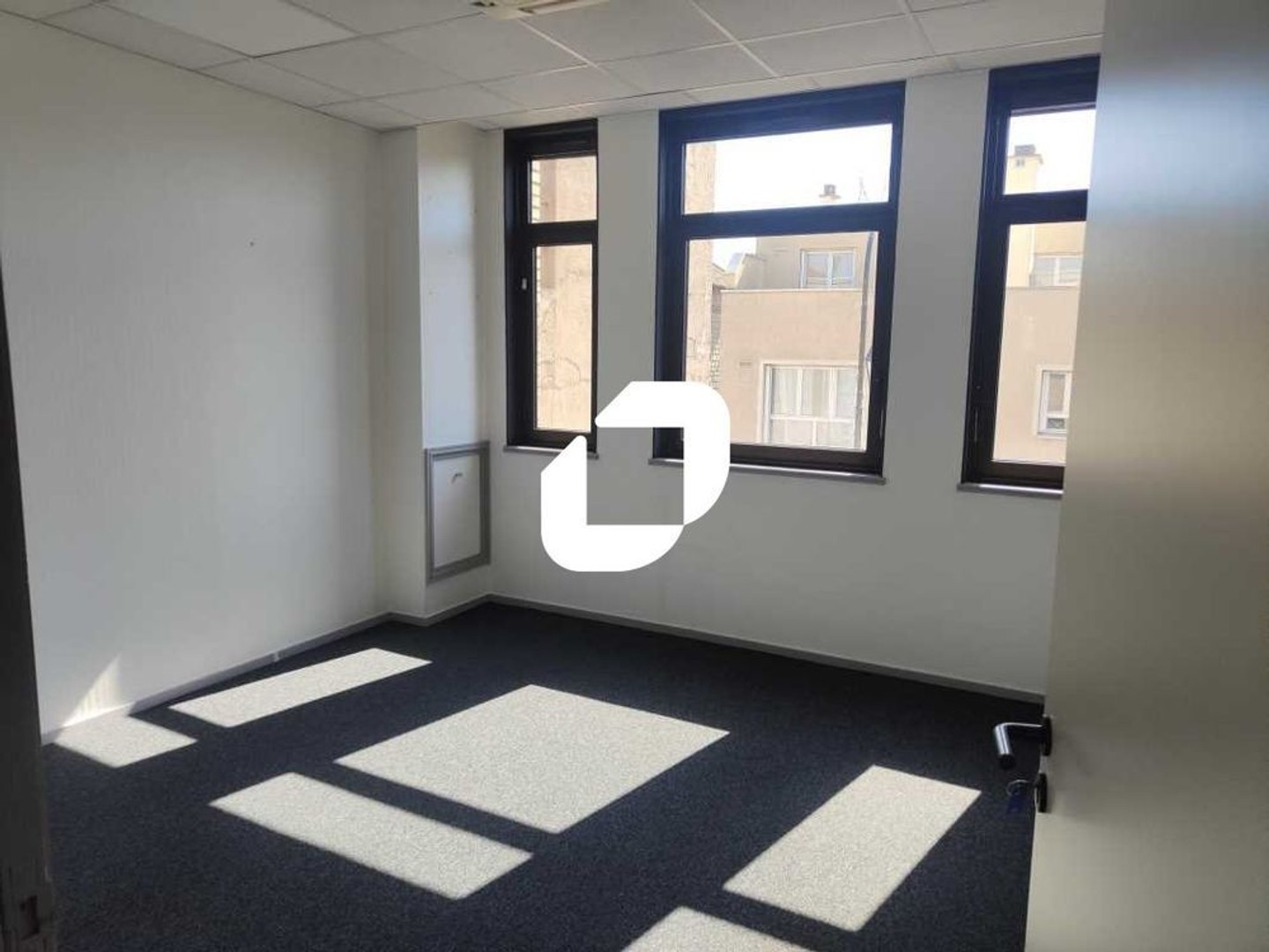 Bureaux - A VENDRE - 296 m² non divisibles
