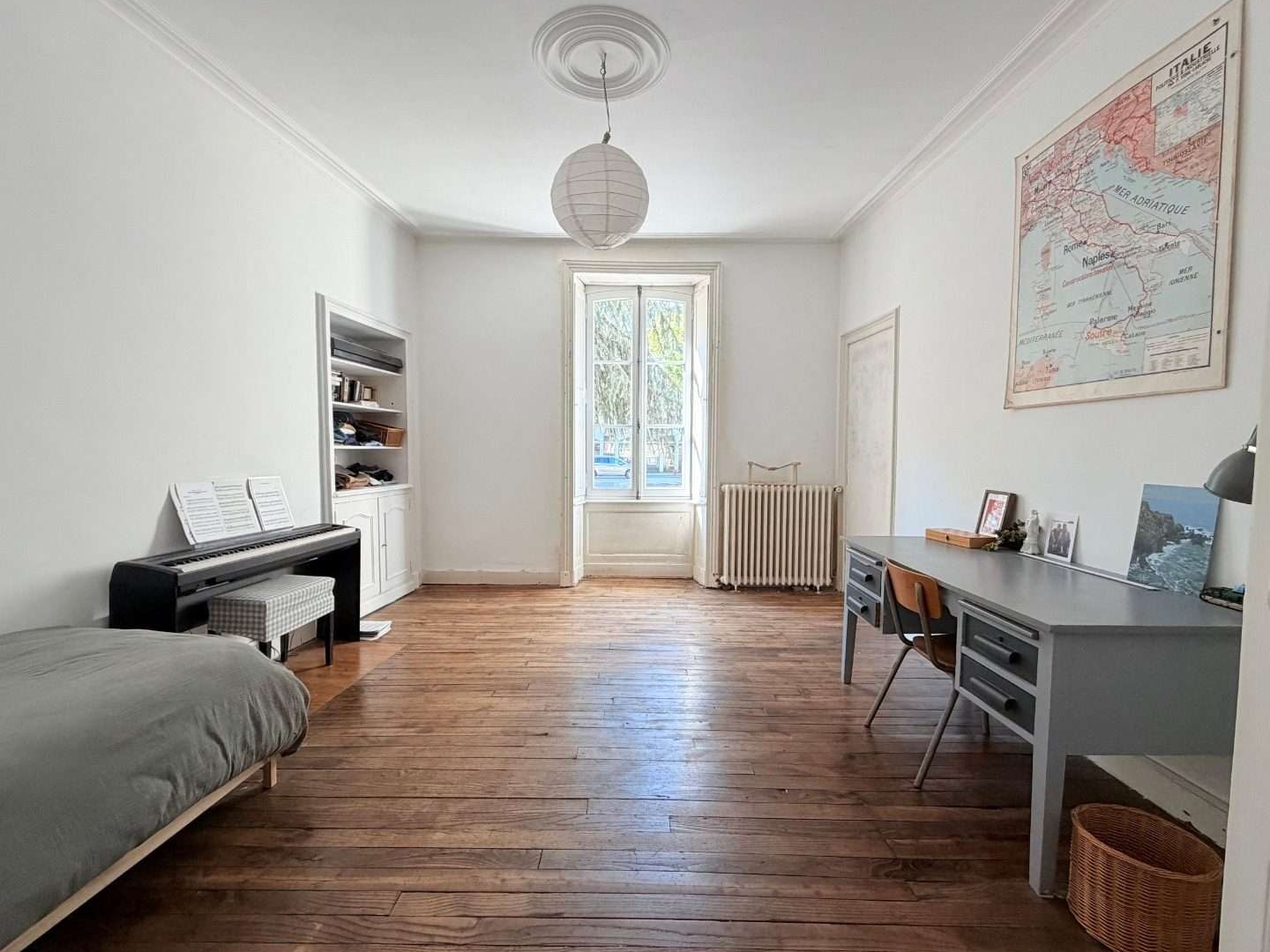 Bureau 5 pièces 151 m²
