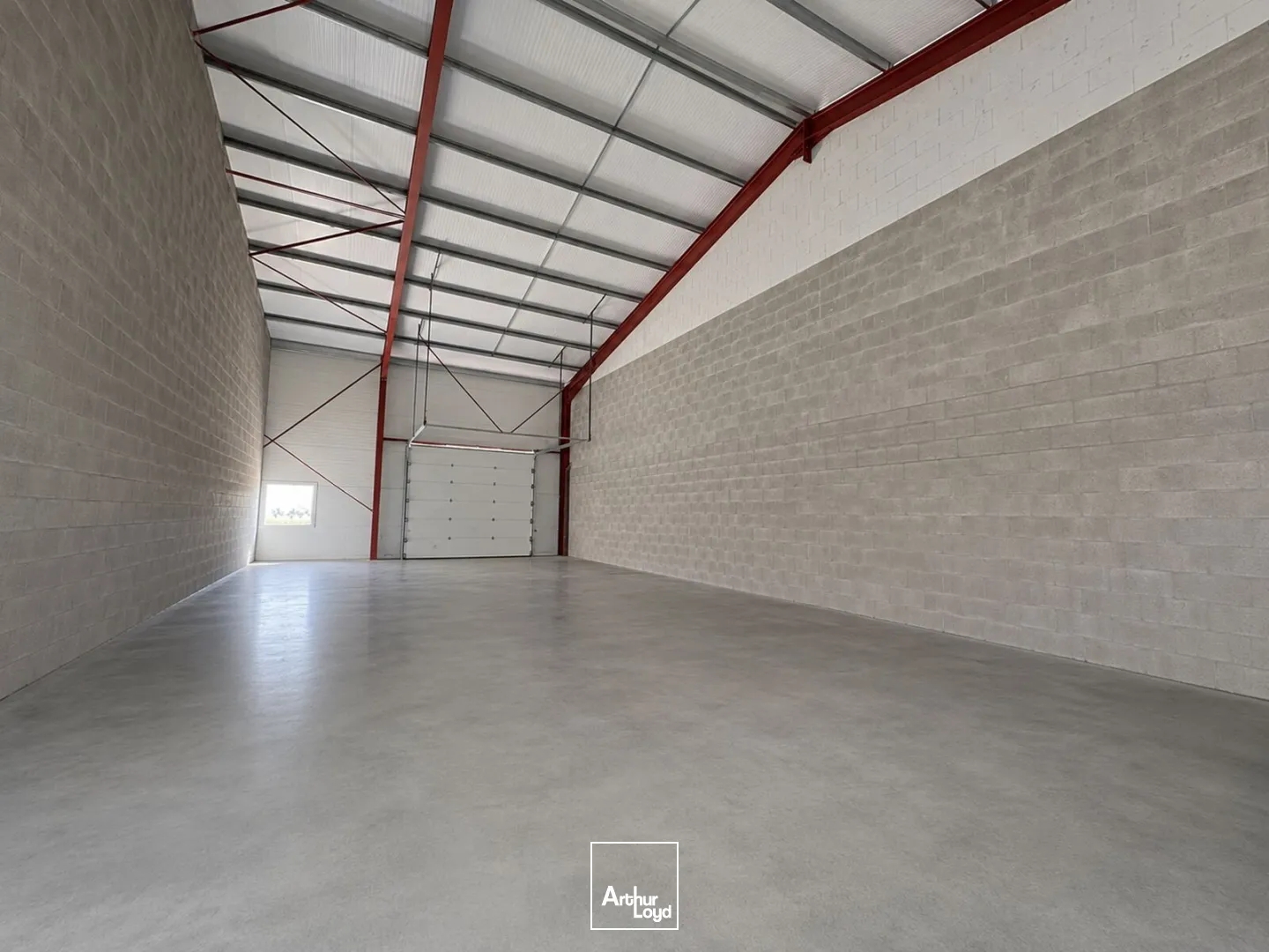 À VENDRE : lot d'activités de 200 m² à Savigneux