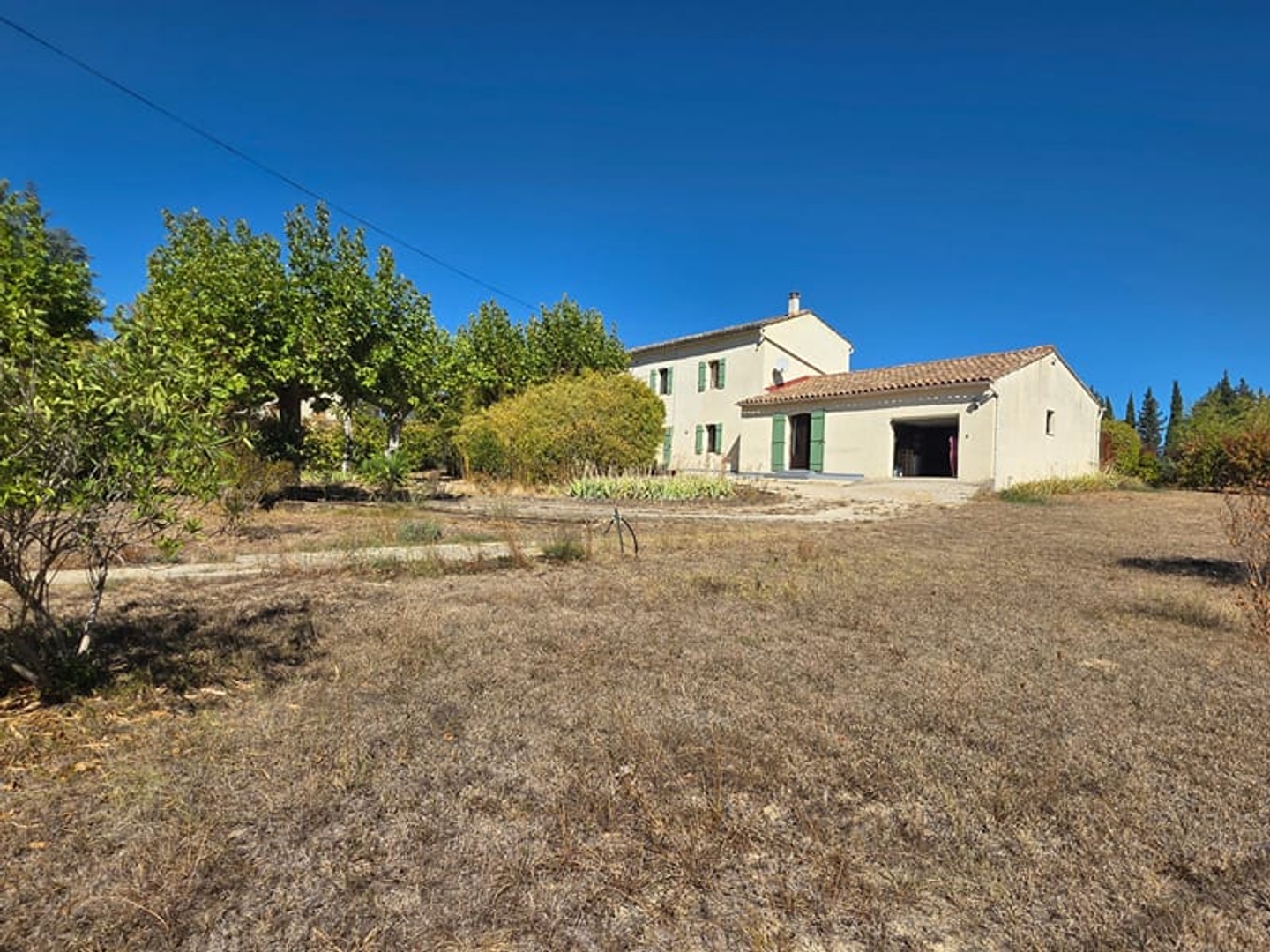 Maison avec garage et forage