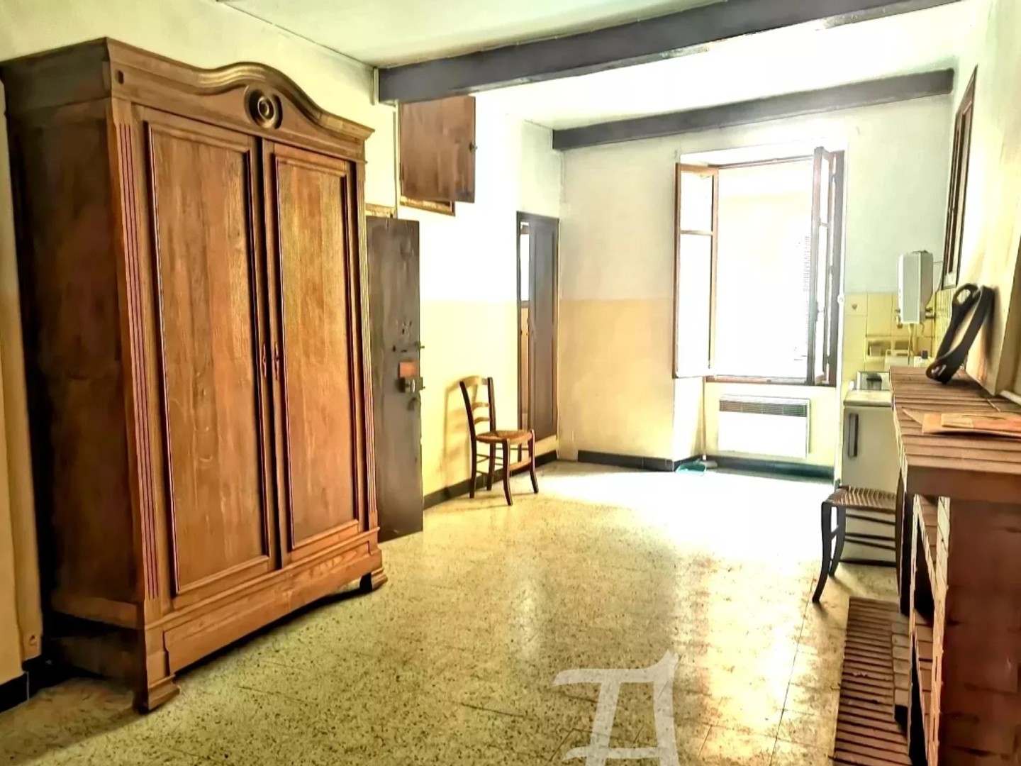 1 PIECE ET GRANDE CAVE BREIL