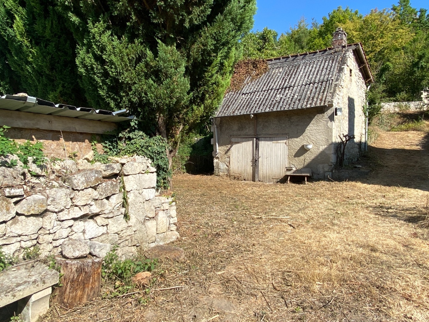 Grange en pierre à fort potentiel, cadre verdoyant et calme à Saint-Maximin (60)