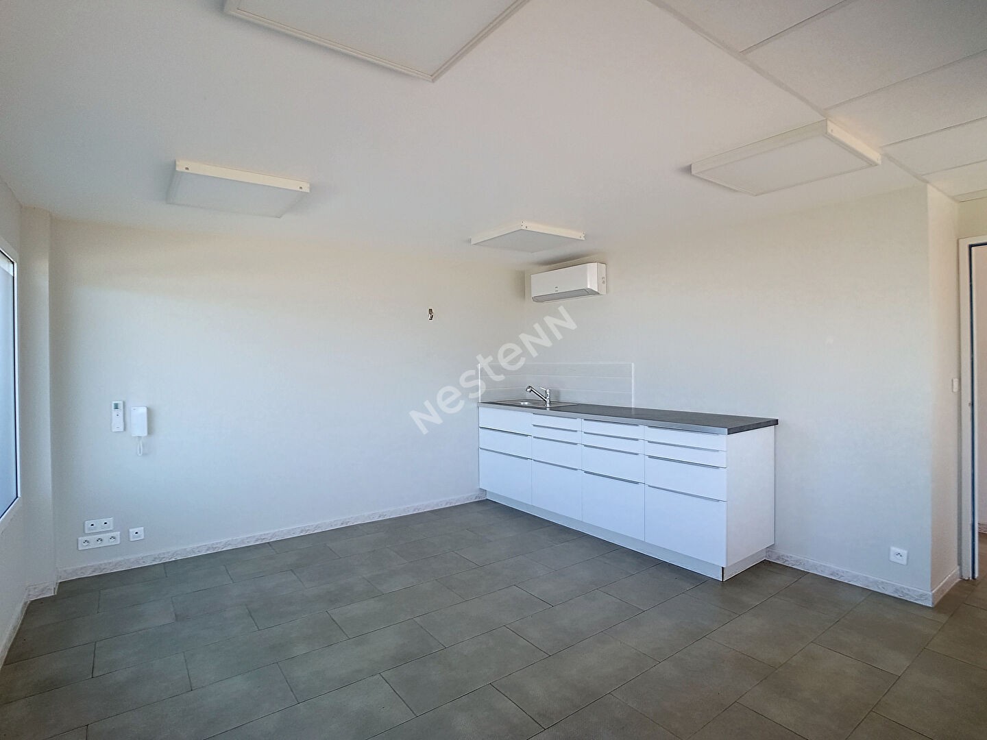 Immeuble commercial 75 m²