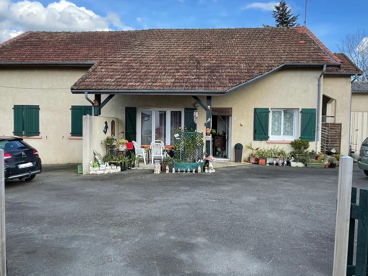 Résidence locative de 3 appts, rendement de 6%