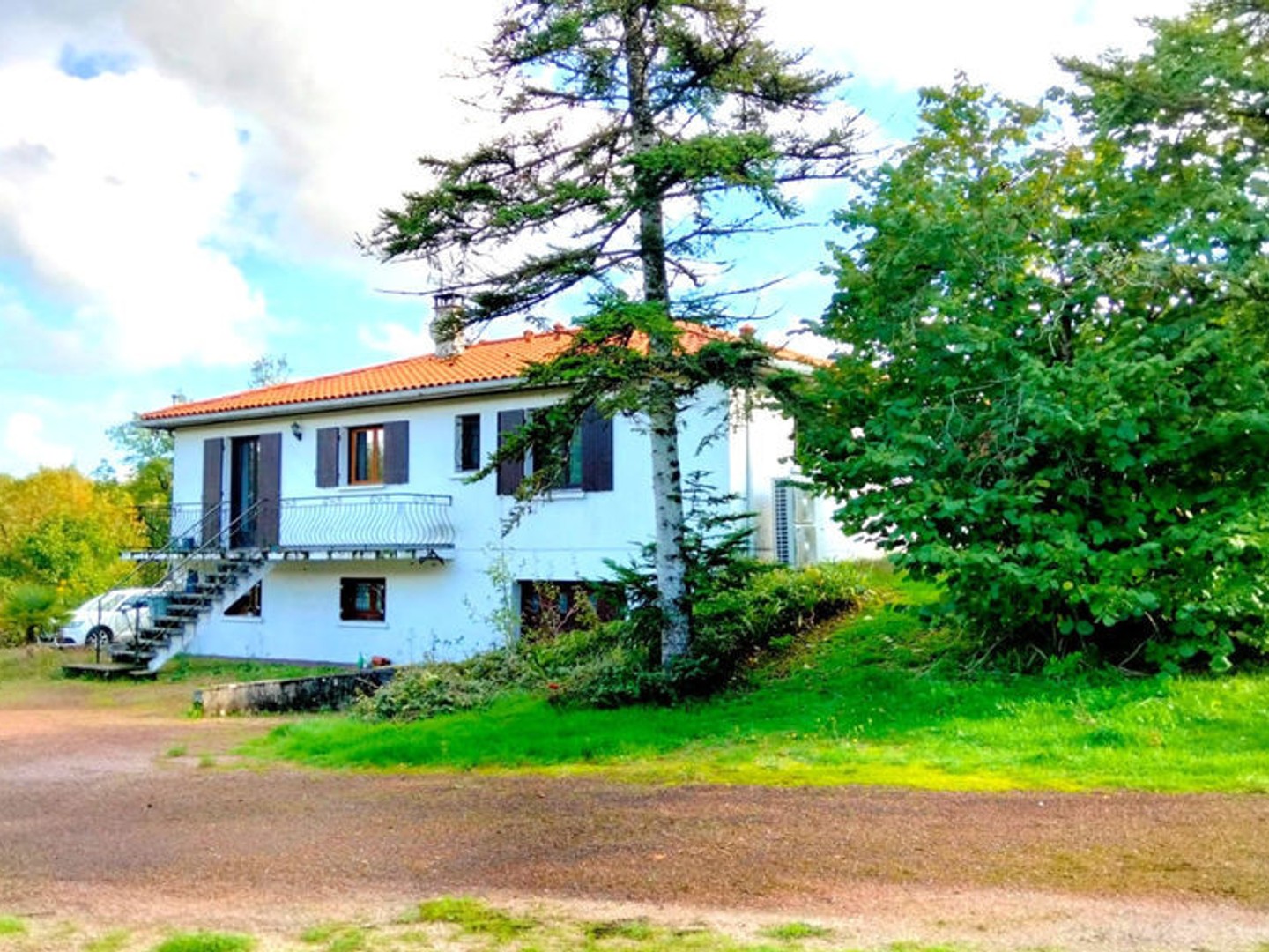 Maison de Village, 4 Chambres, Studio Indépendant, 1.3 hectare, Piscine, Charente
