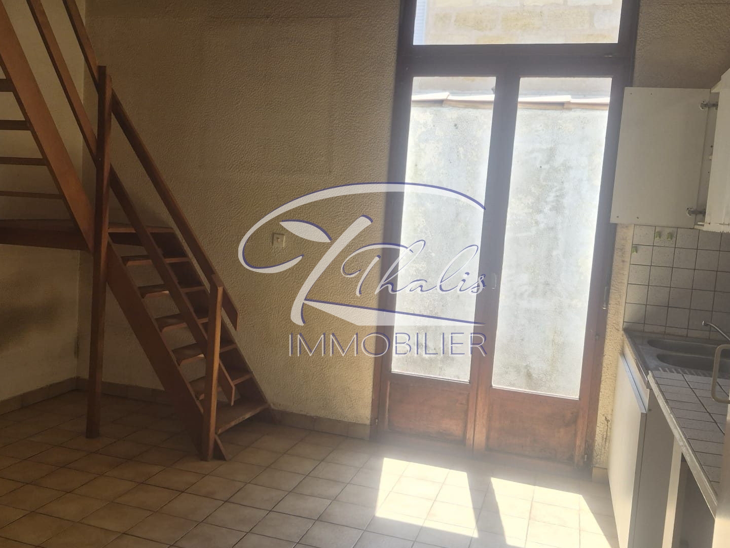 STUDIO AVEC COUR PRIVATIVE - SECTEUR VICTOIRE, BORDEAUX