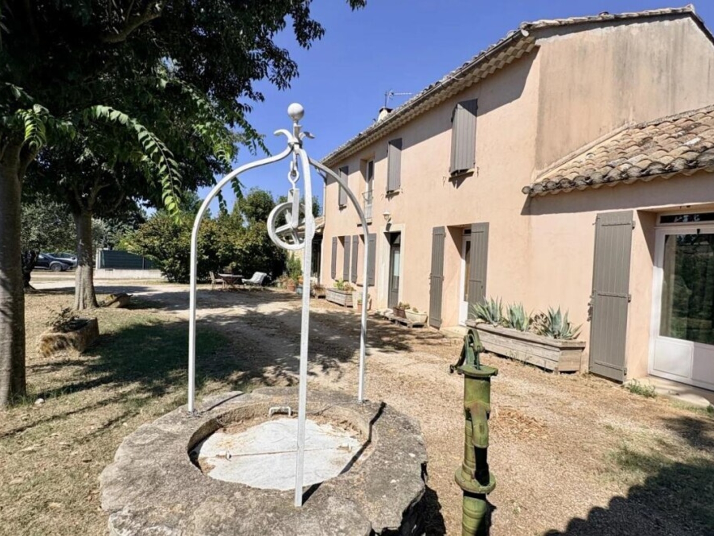 Maison à vendre - 7 pièces - 208m2 - L'isle-Sur-La-Sorgue (84800)