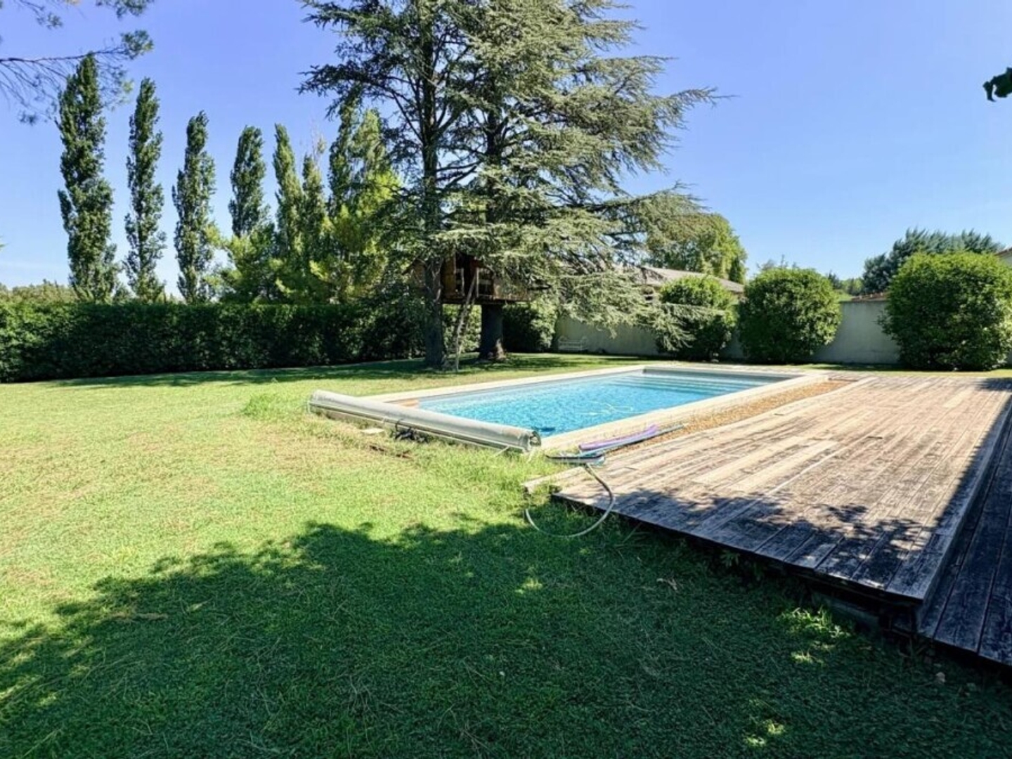 Maison à vendre - 7 pièces - 208m2 - L'isle-Sur-La-Sorgue (84800)