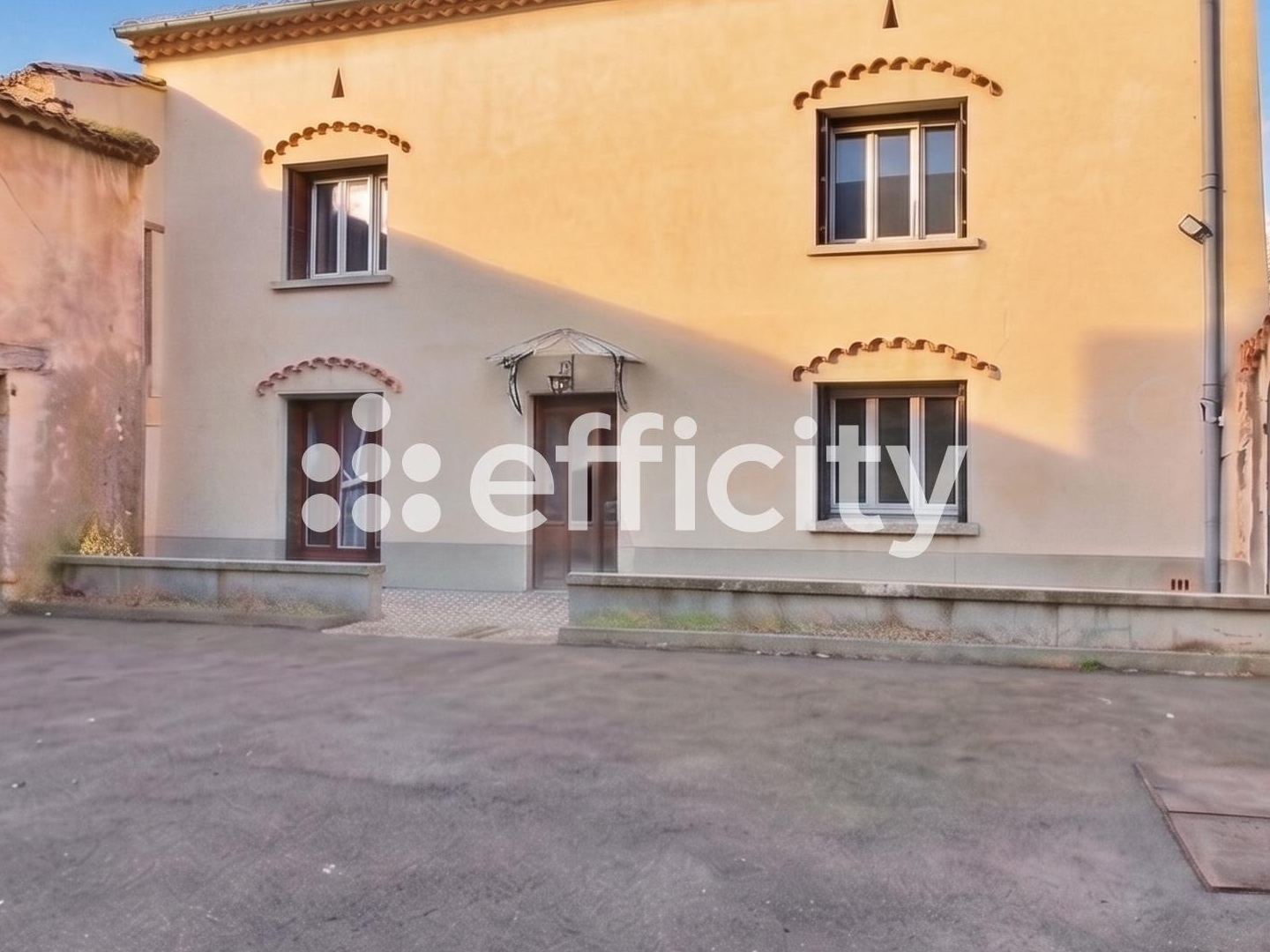 Maison 4 pièces 320 m²