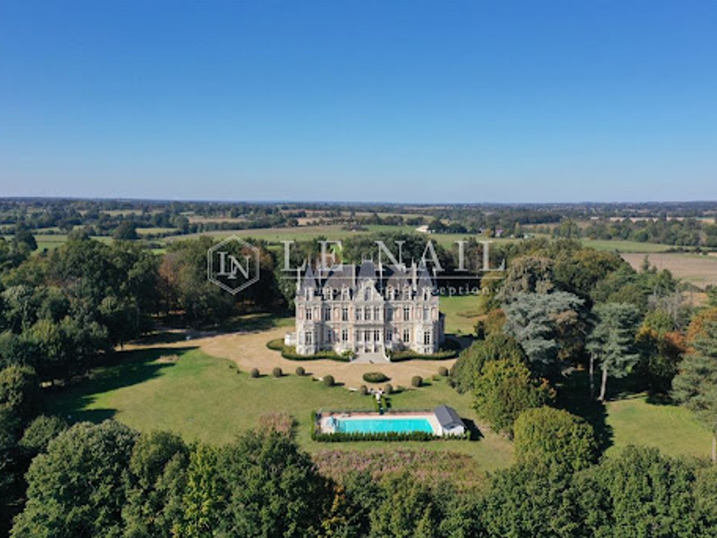 Maison 32 pièces 1500 m²