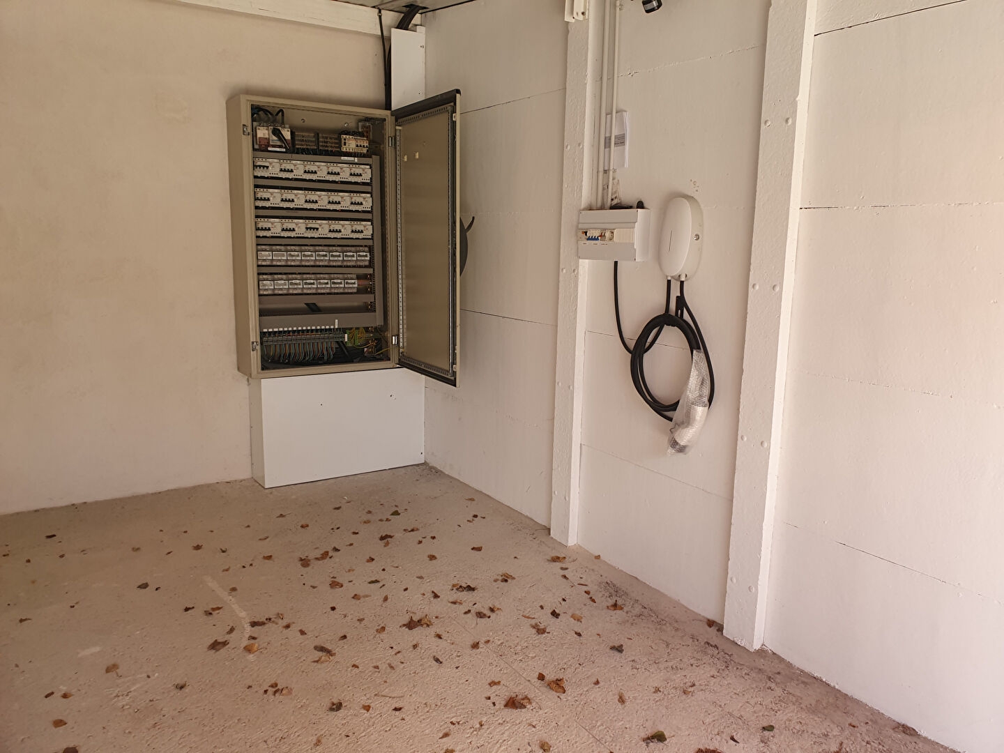 Parking / garage / box à vendre - 551m2 - Pont-De-Chéruy (38230)