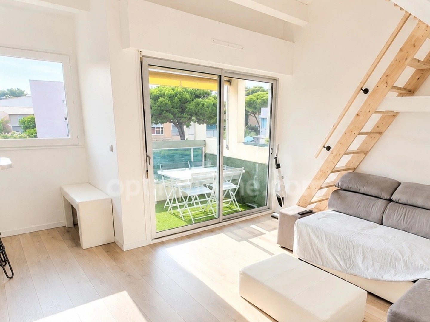 Appartement 29m2 rénové - Dernier étage avec balcon et parking privatif CAP D'AGDE (34)