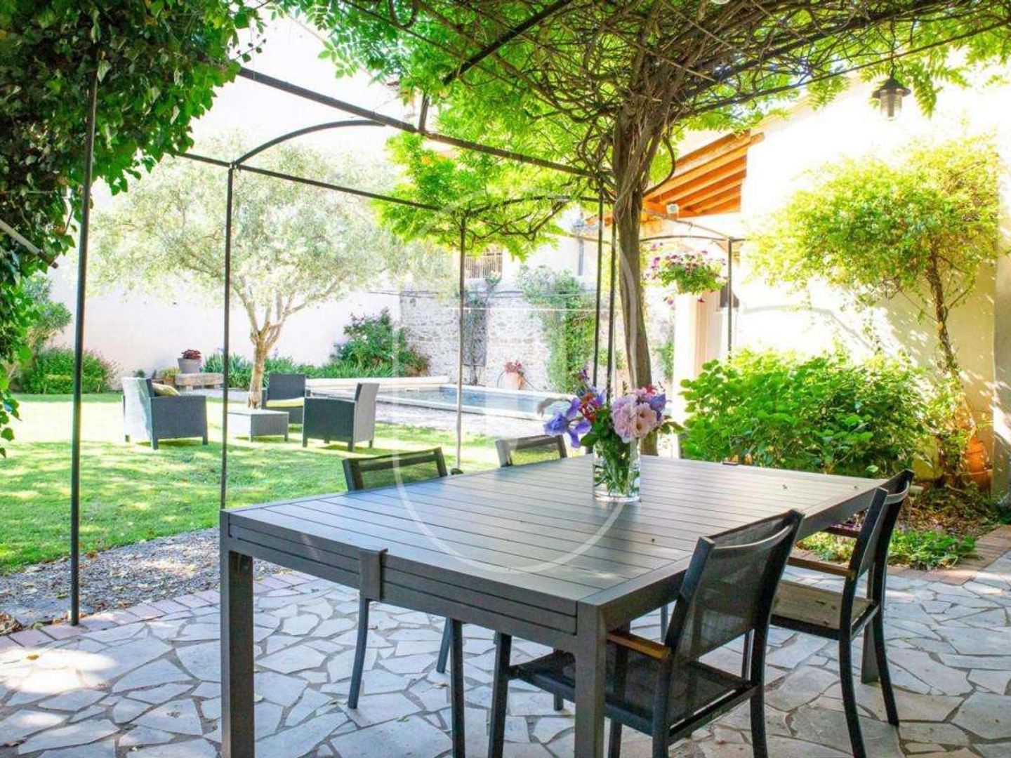 Maison 10 pièces 330 m²