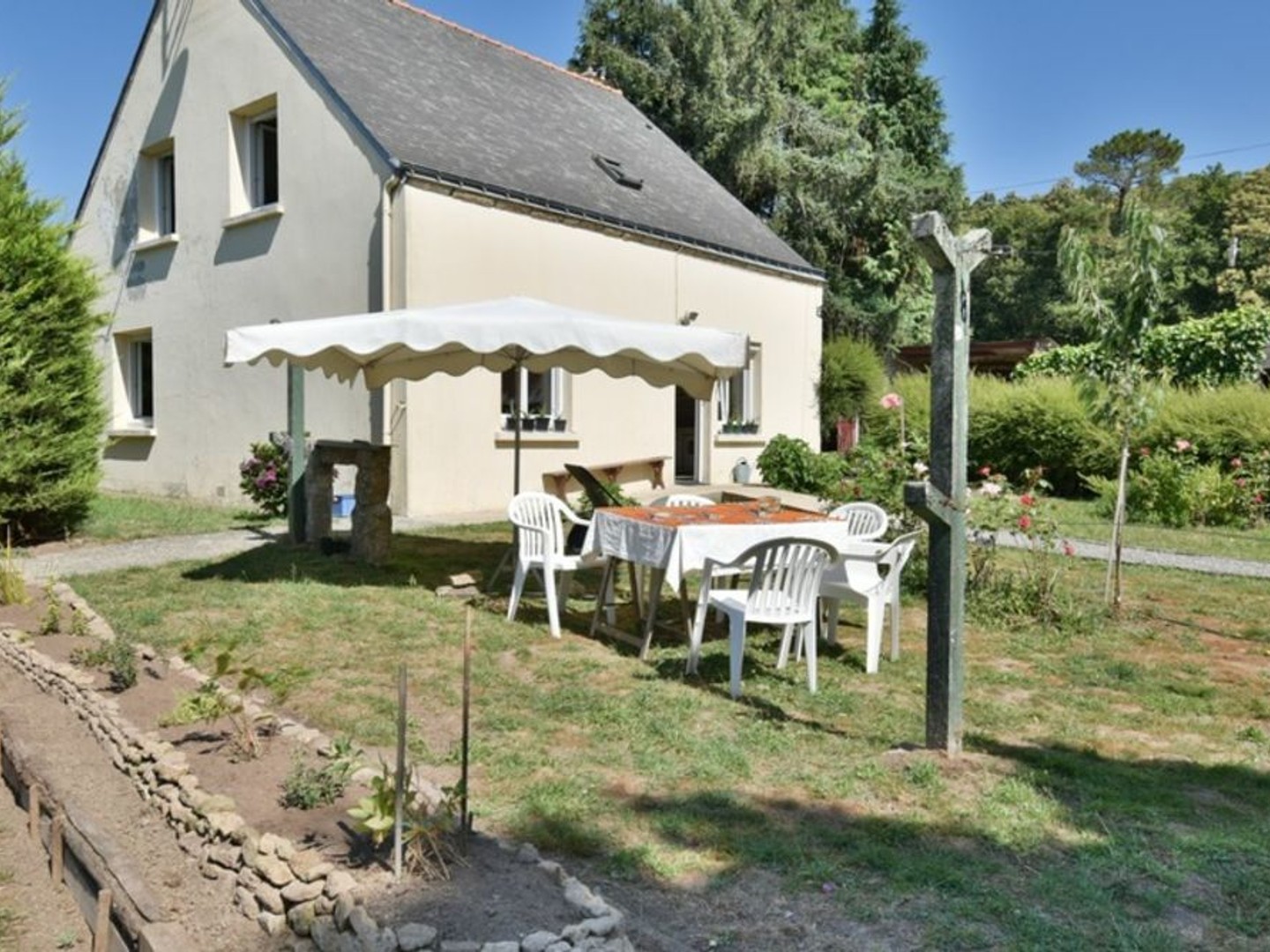 Propriété de 1,5 hectares avec ancienne chaumière et maison de 110m²