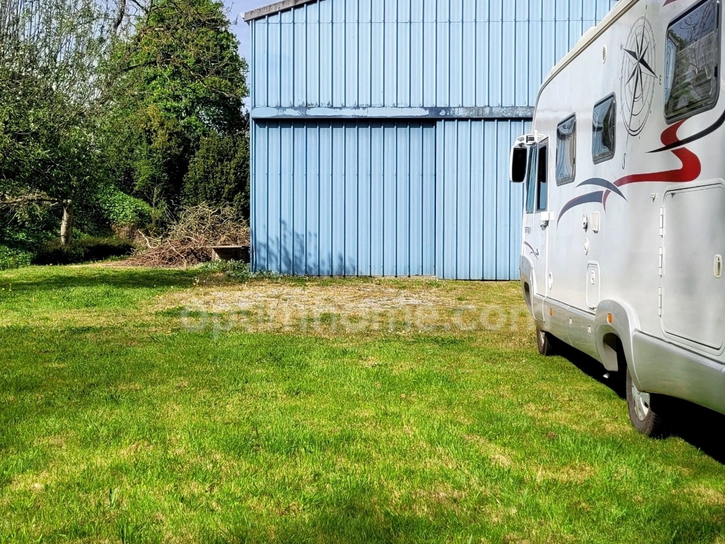 Local 1 pièce 180 m²