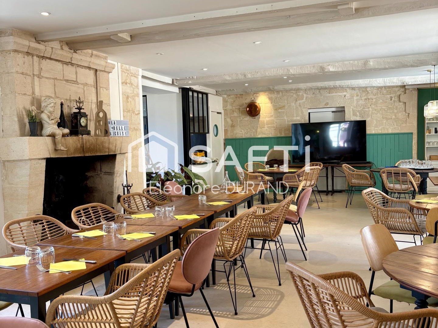 Superbe Bar restaurant dans un cadre médiévale et bucolique à Vic-sur-Aisne