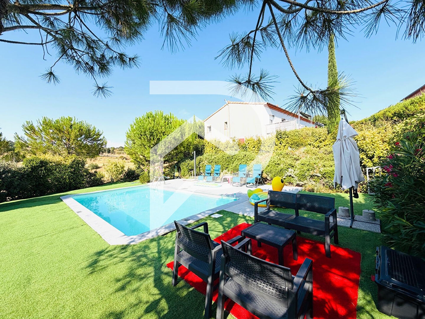 Maison de plain-pied 3 pièces avec piscine
