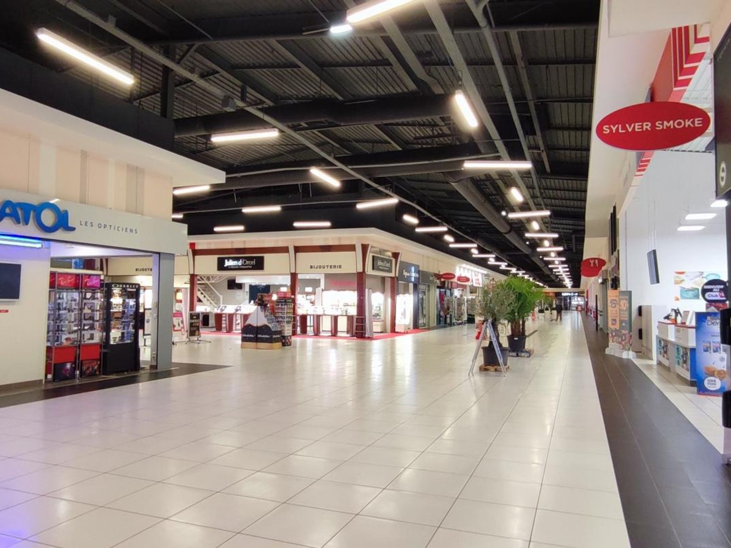 Bien Commercial À Louer