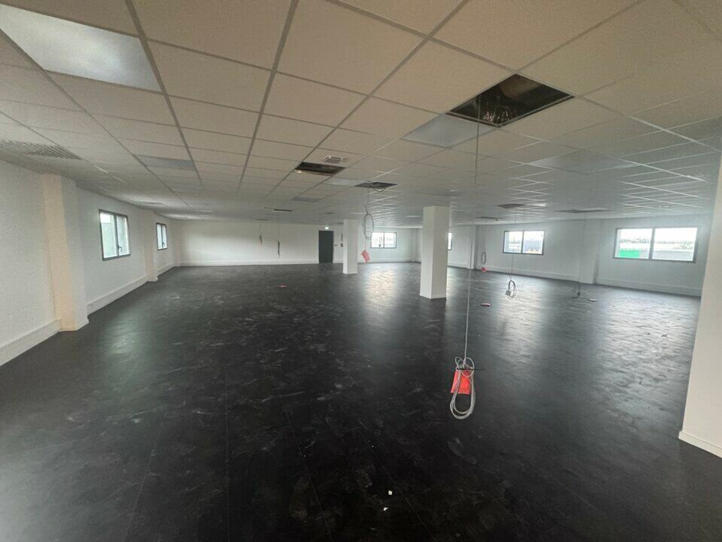Magasin à vendre - 966m2 - La Ville-Aux-Dames (37700)