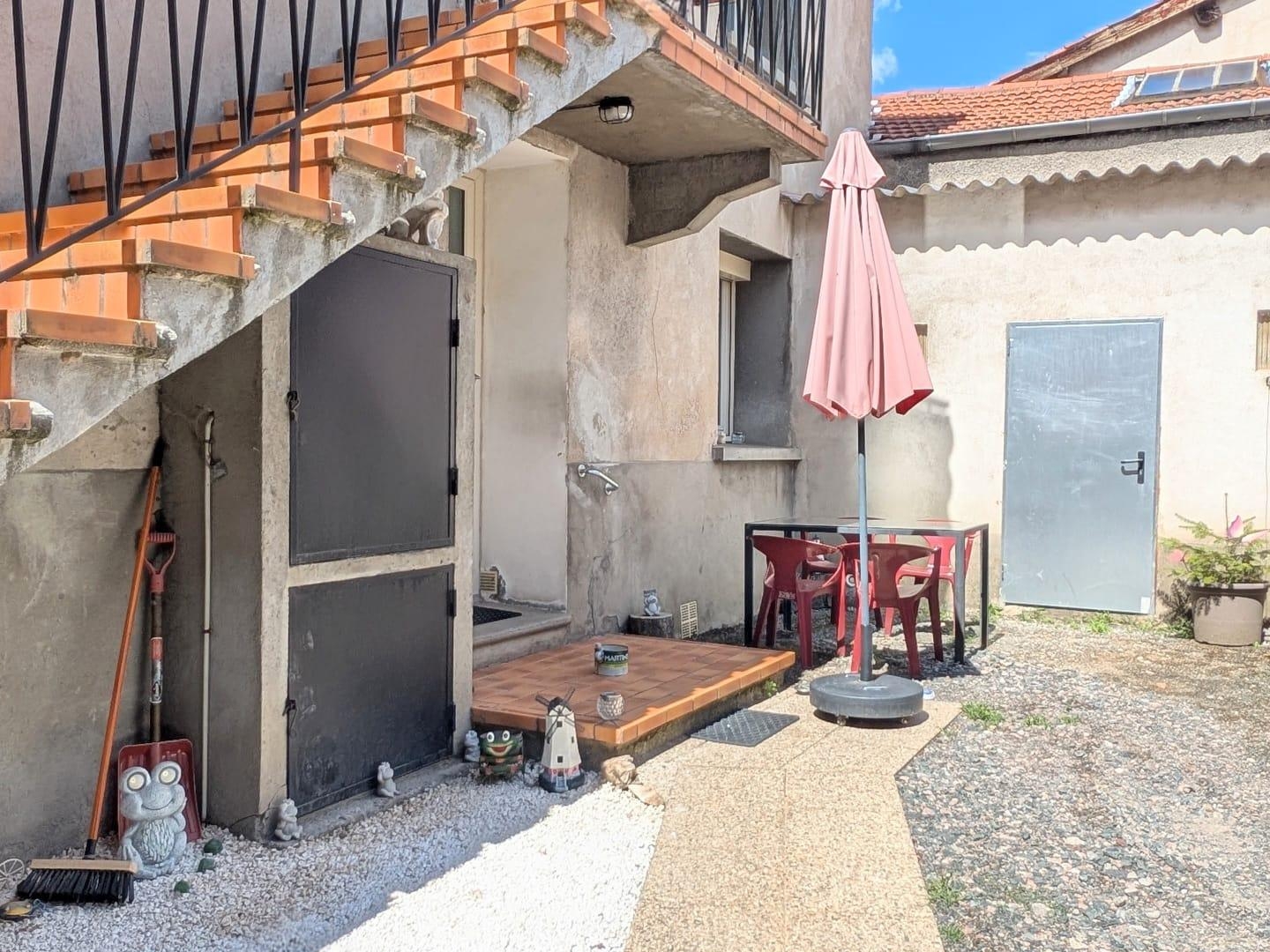 Immeuble à vendre - 6 pièces - 125m2 - Chazelles-Sur-Lyon (42140)