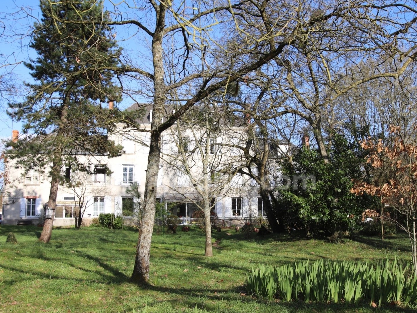 Appartement/Maison vaste deux pièces avec jardin et garage au calme