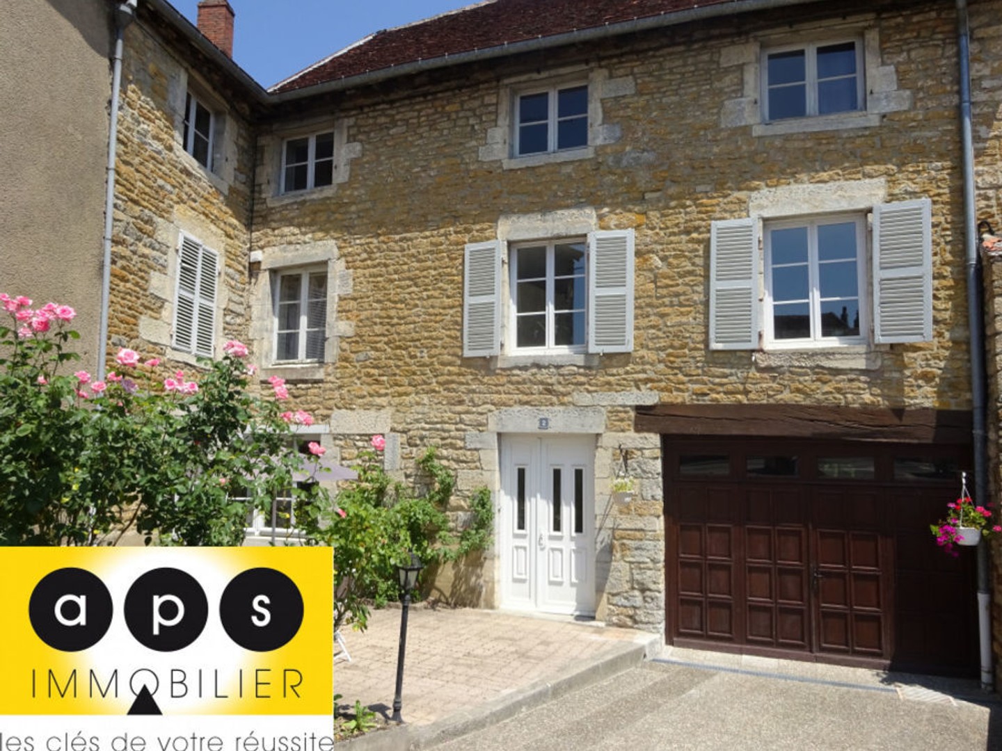 Maison 10 pièces 300 m²