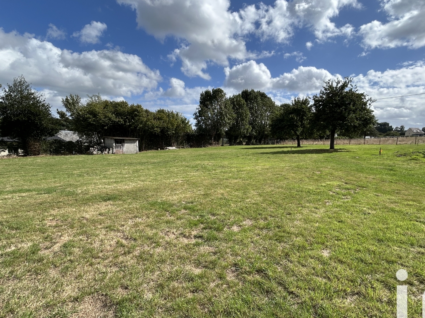 Terrain 1072 m²