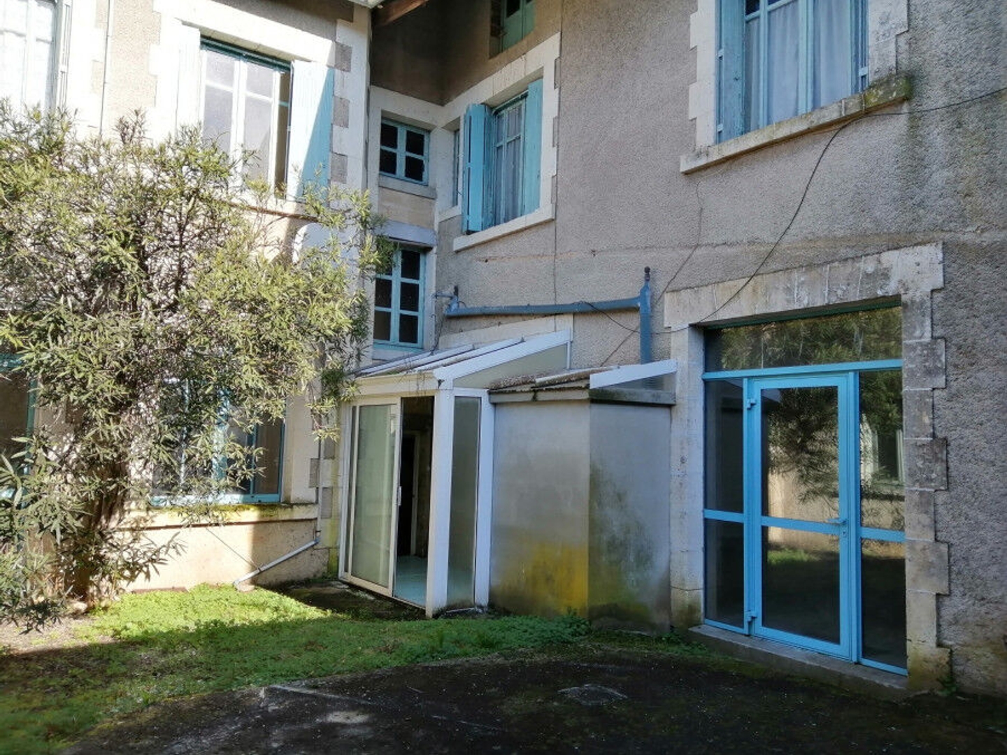 Immeuble à vendre - 780m2 - Rouffignac-Saint-... (24580)
