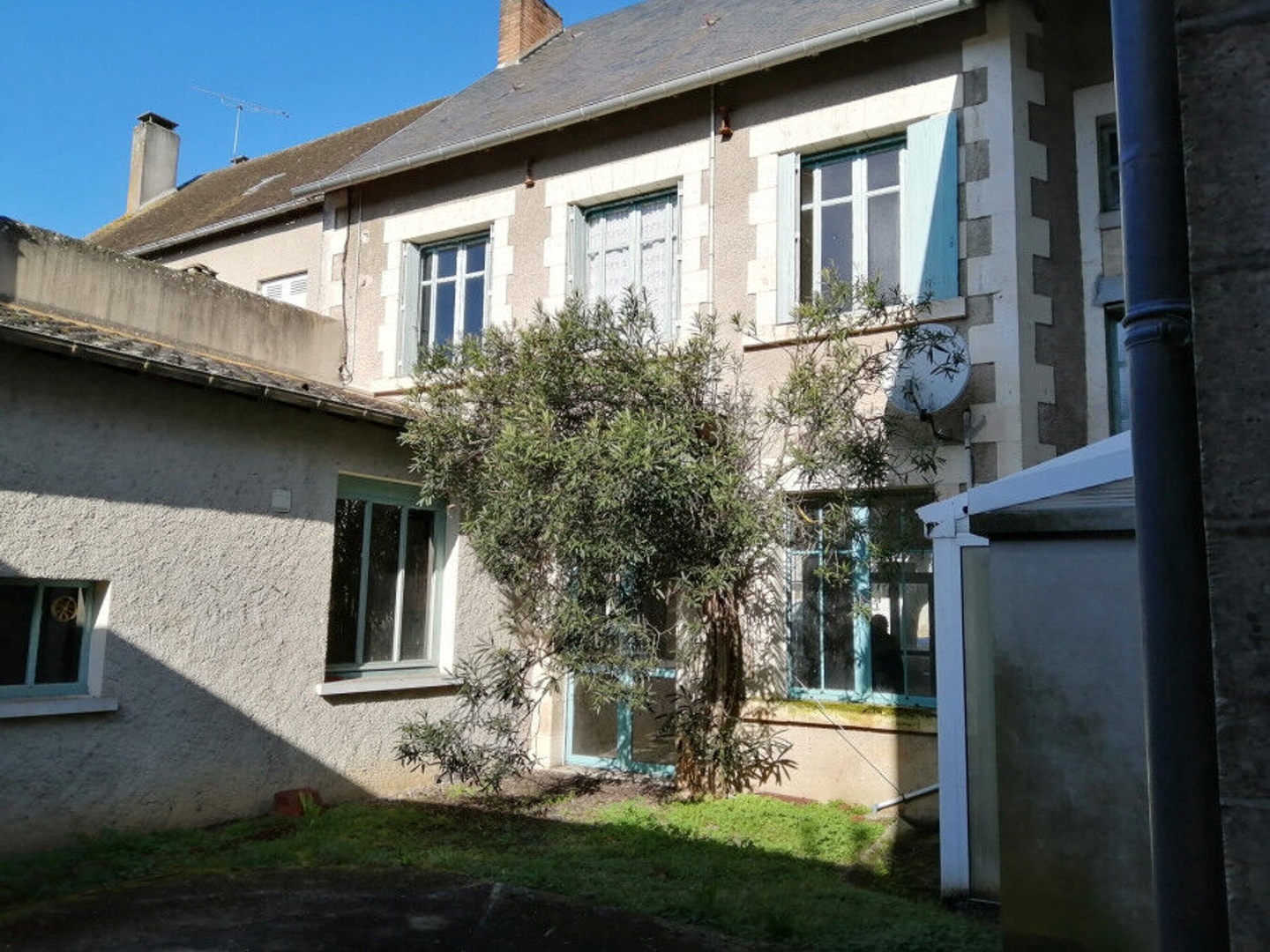 Immeuble à vendre - 780m2 - Rouffignac-Saint-... (24580)