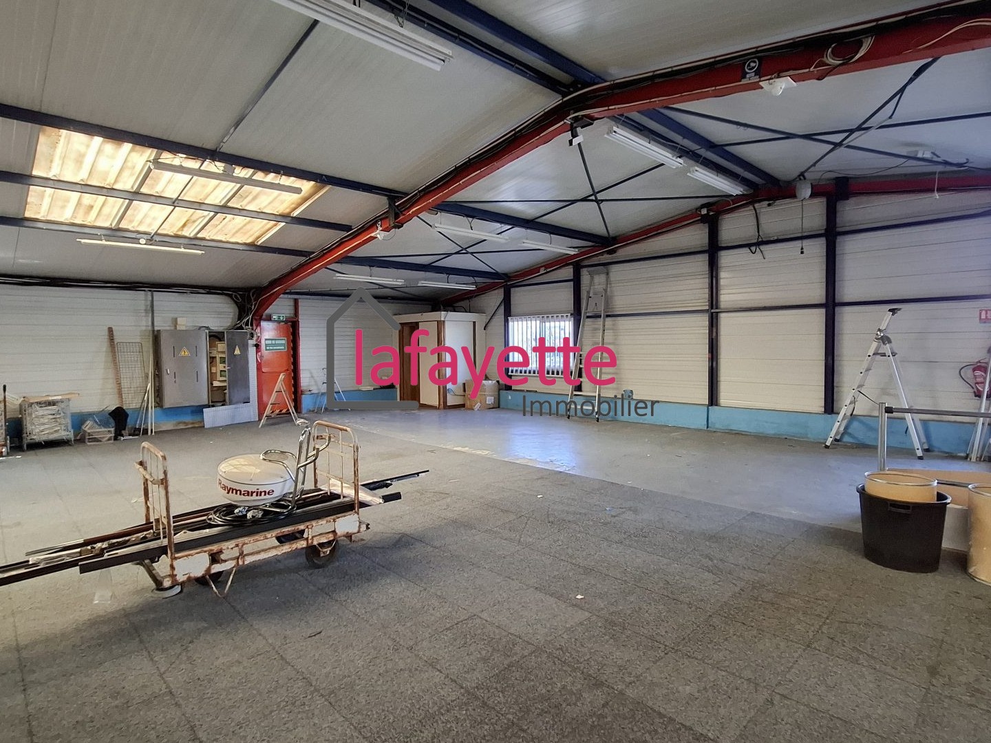Local commercial 800 m²