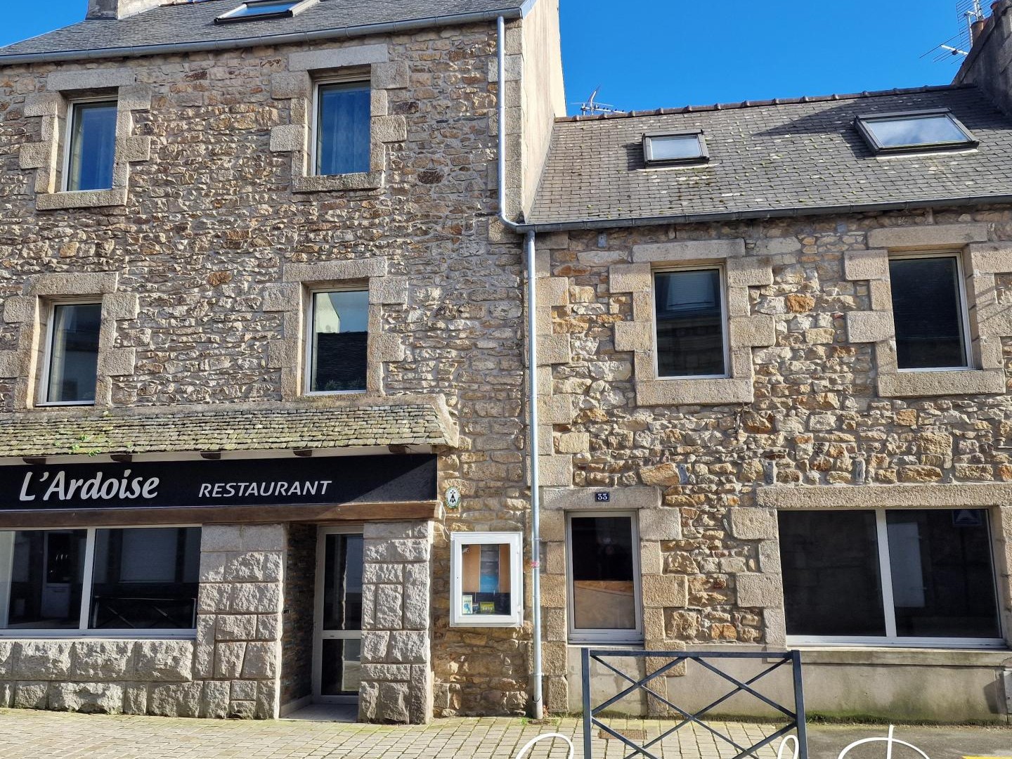 IMMEUBLE DE RAPPORT COMMERCE + 3 APPARTEMENTS