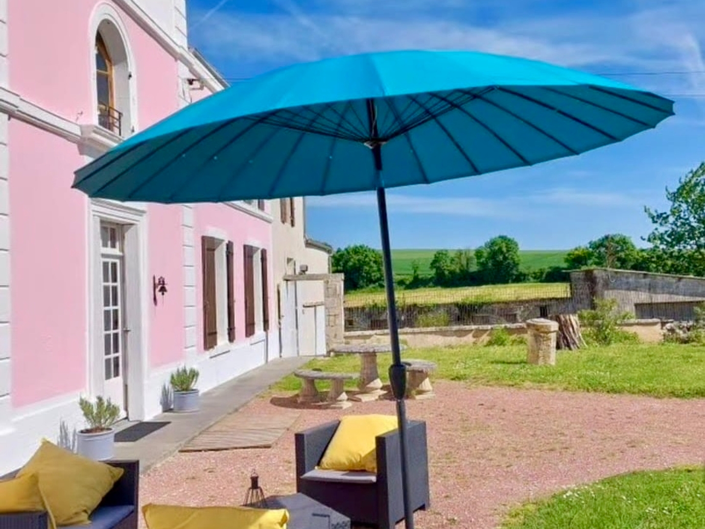 Maison à vendre - 9 pièces - 9303m2 - Saint-Jean-D'angély (17400)