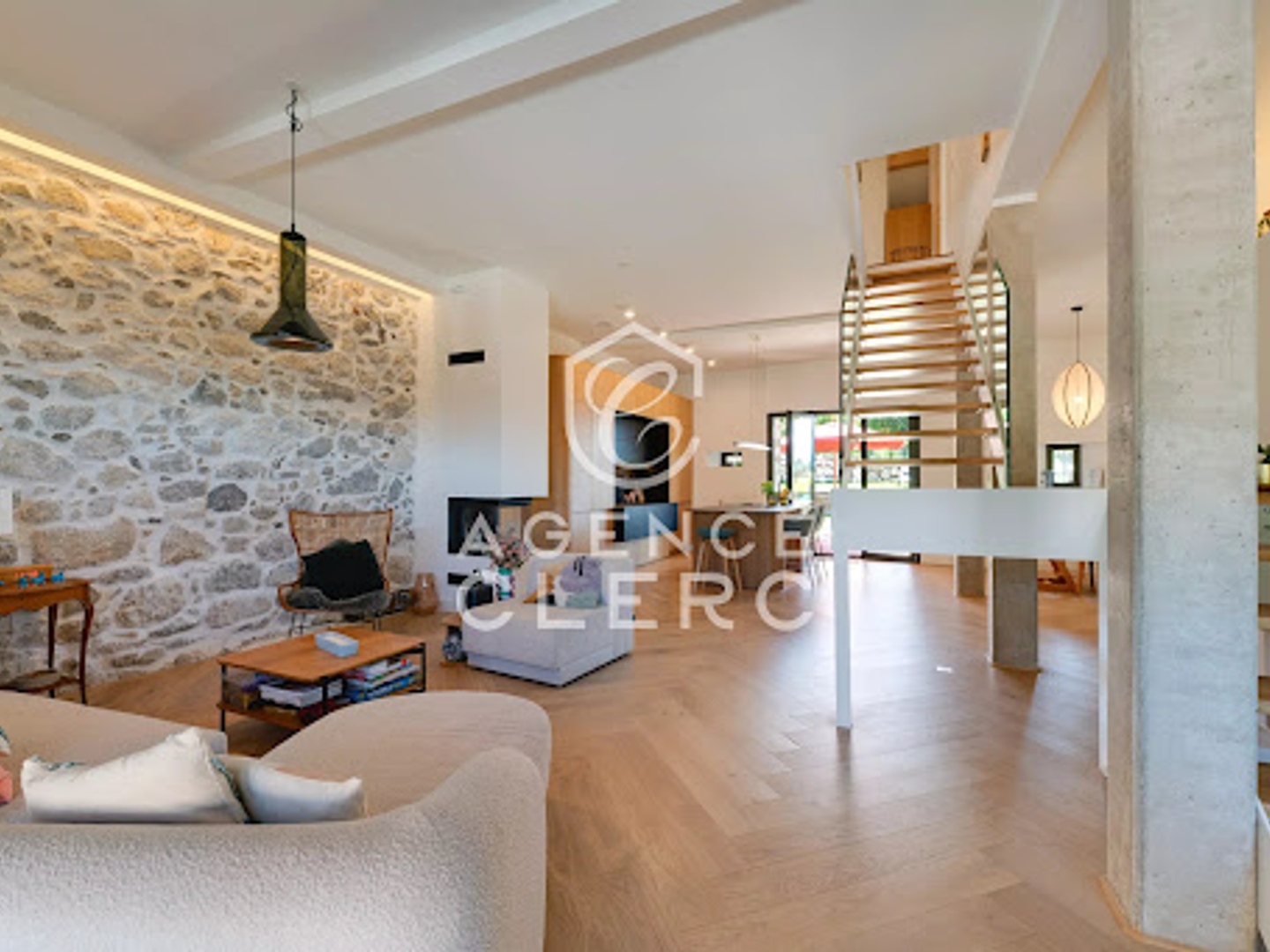 Maison 5 pièces 236 m²