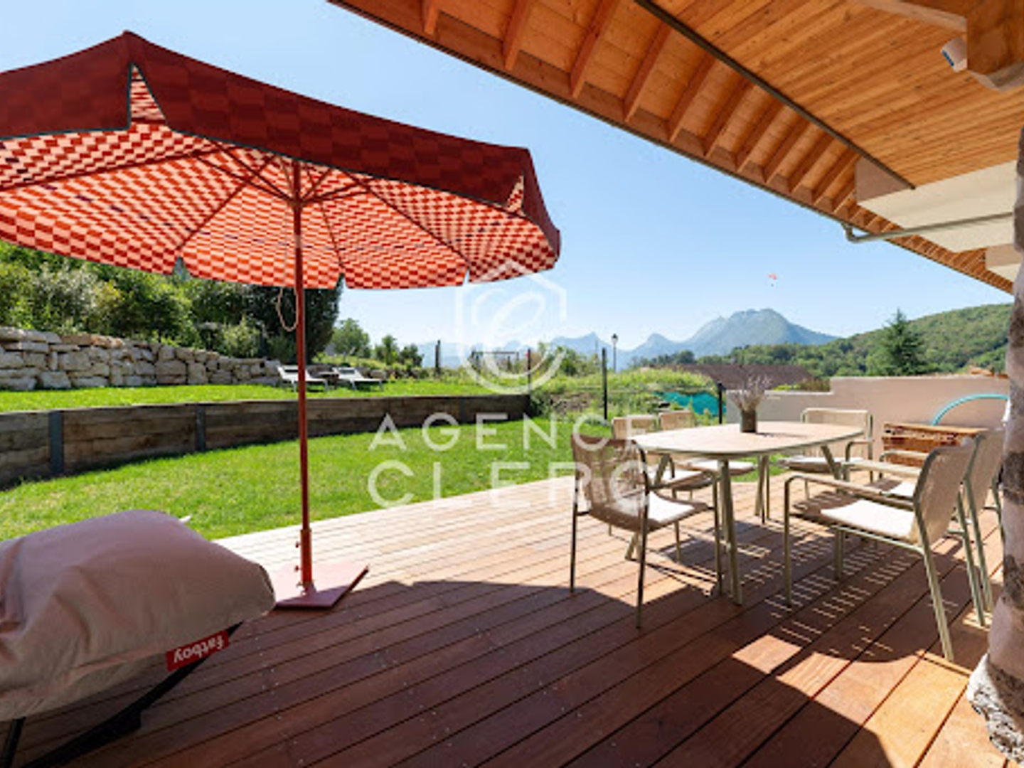 Maison à vendre - 5 pièces - 236m2 - Talloires-Montmin (74290)