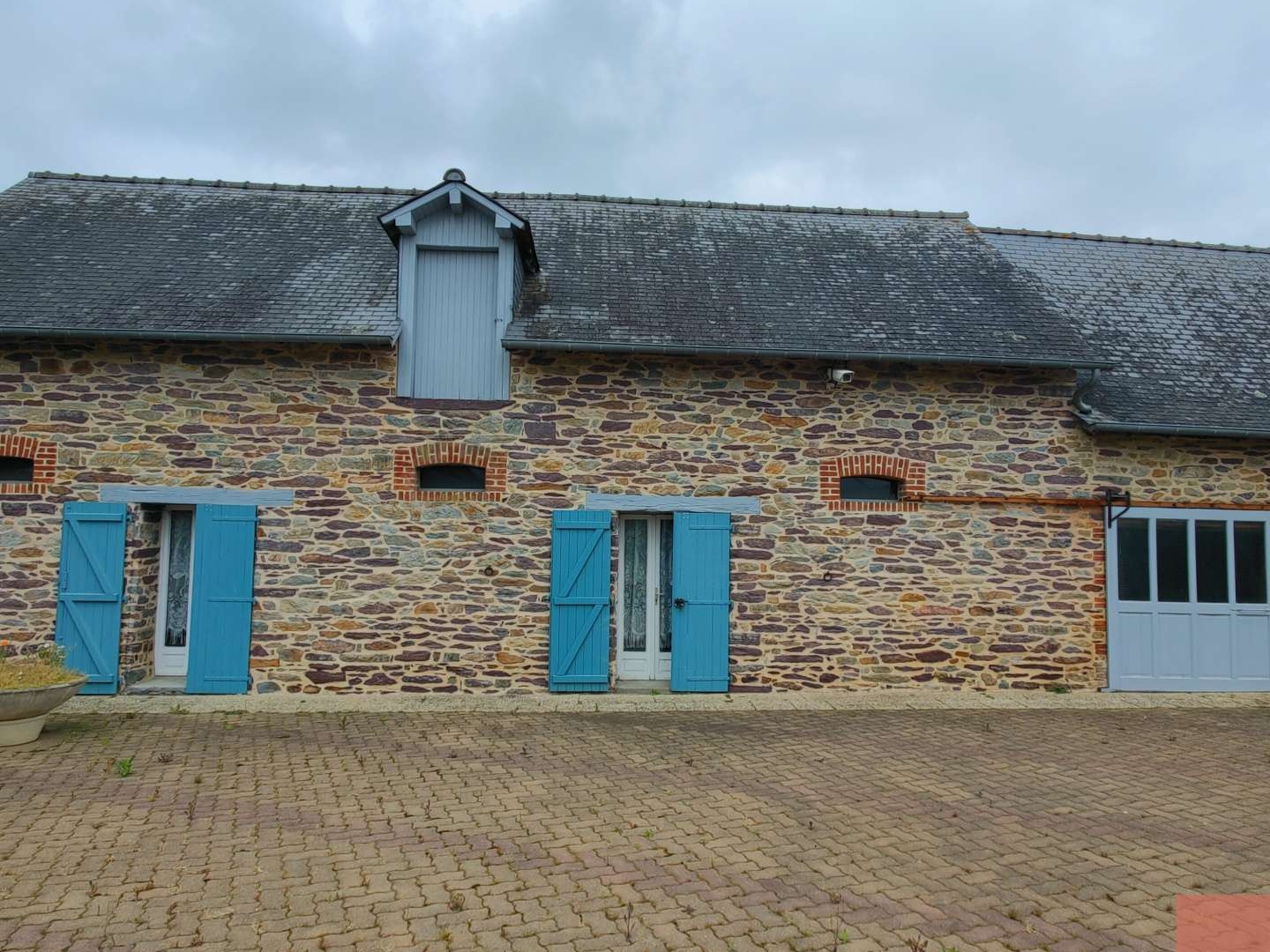 Local 2 pièces 90 m²