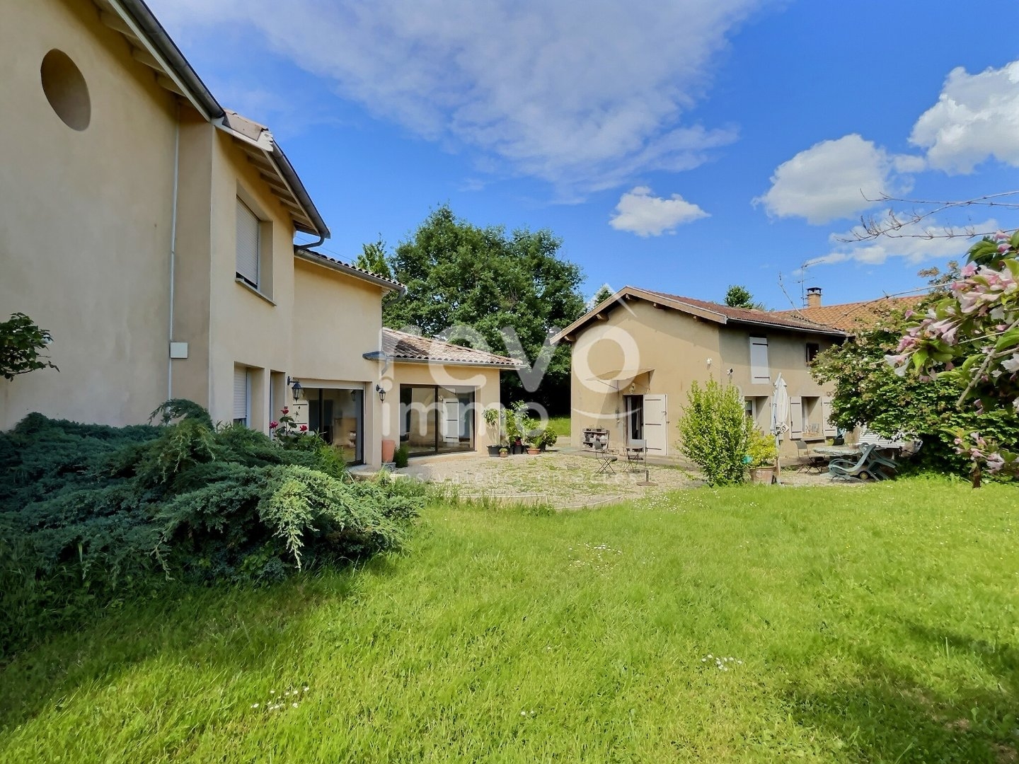 Maison à vendre - 8 pièces - 223m2 - Mionnay (01390)