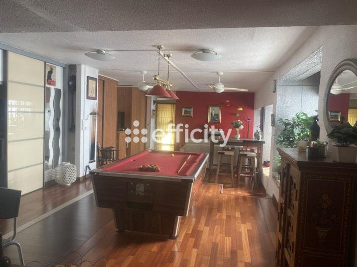 Local commercial 5 pièces 155 m²