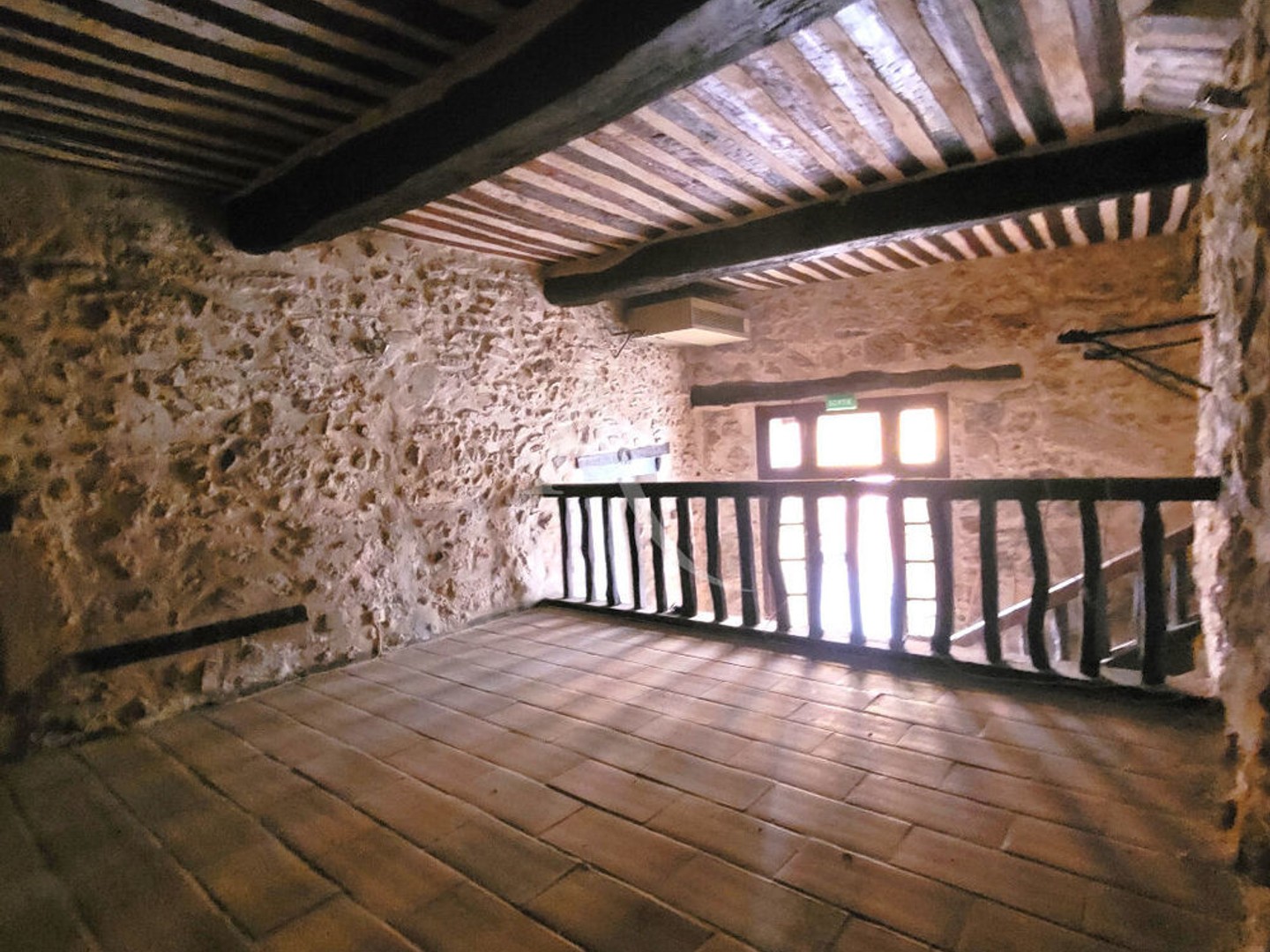 Local commercial Grasse 80.65 m2