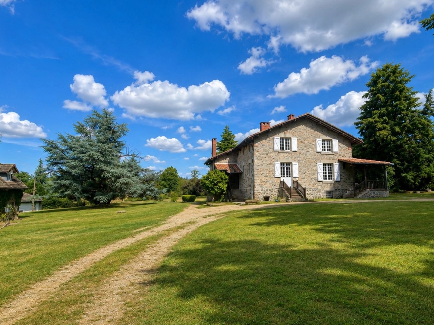Trés belle maison de 12 pièces sur 26925 m2 de terrain