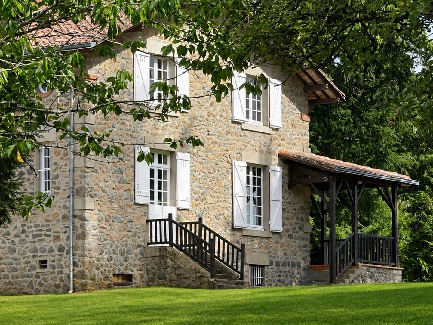 Maison à vendre - 12 pièces - 231m2 - Chabanais (16150)