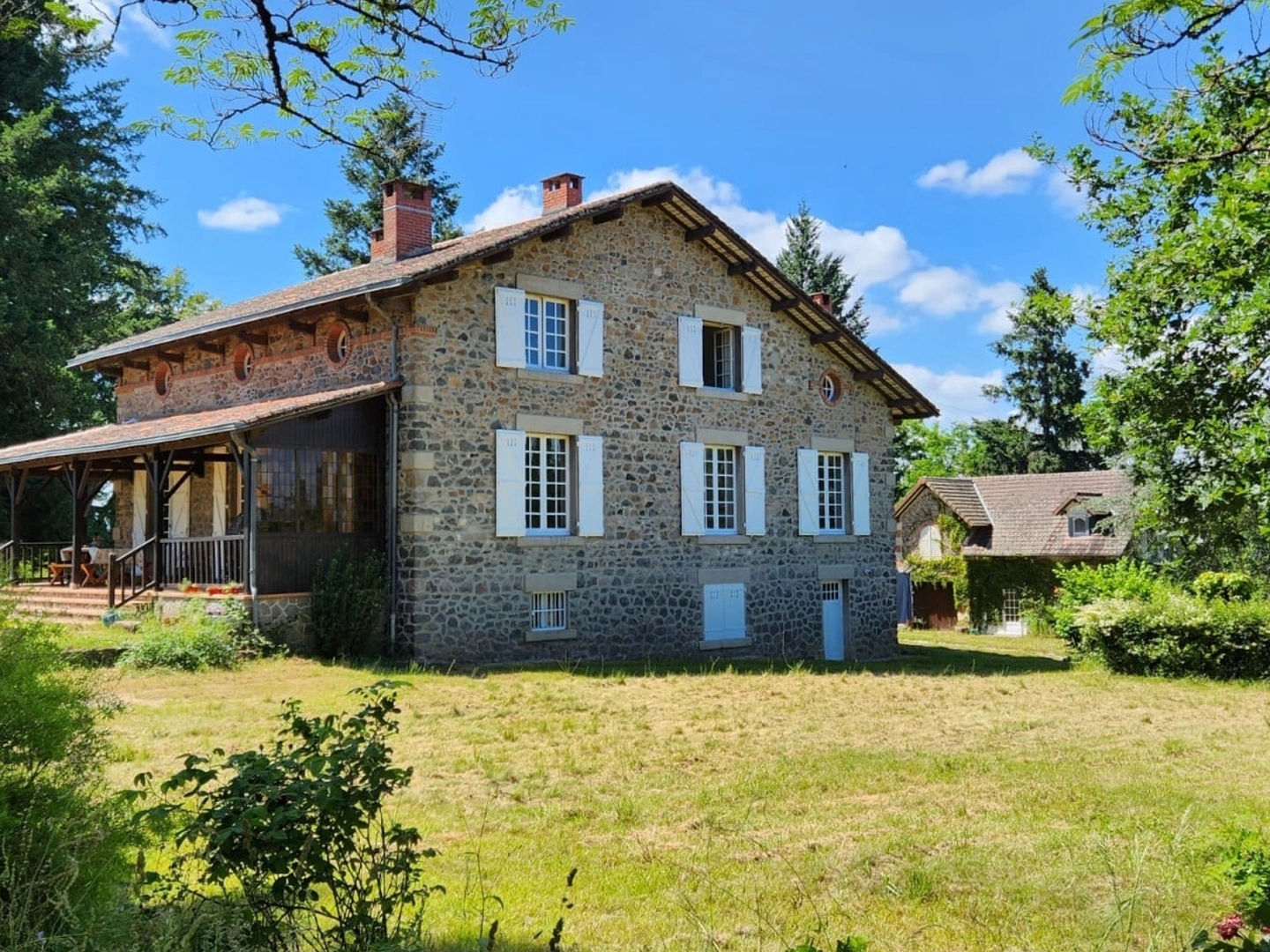 Maison à vendre - 12 pièces - 231m2 - Chabanais (16150)