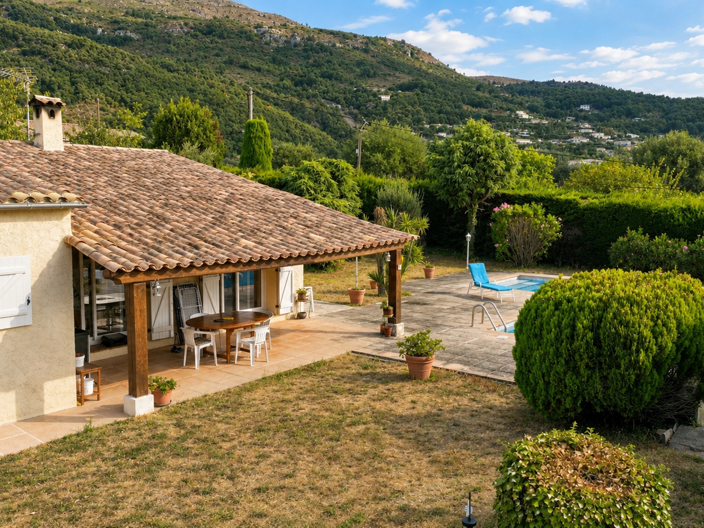 Maison à vendre - 5 pièces - 109m2 - Tourrettes-Sur-Loup (06140)
